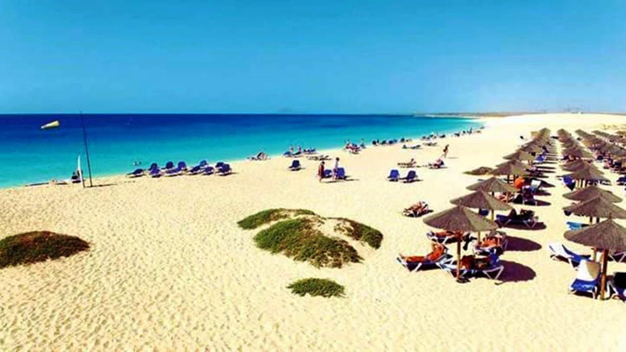 Hostels Holiday Cape Verde Santa Maria Bagian luar foto